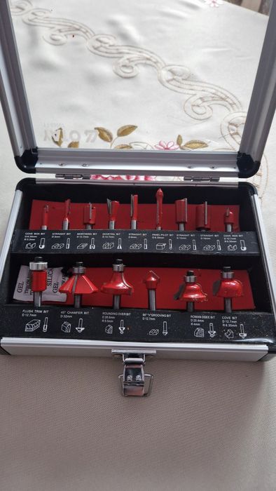 Zestaw frezów 6mm + tulejka 6mm