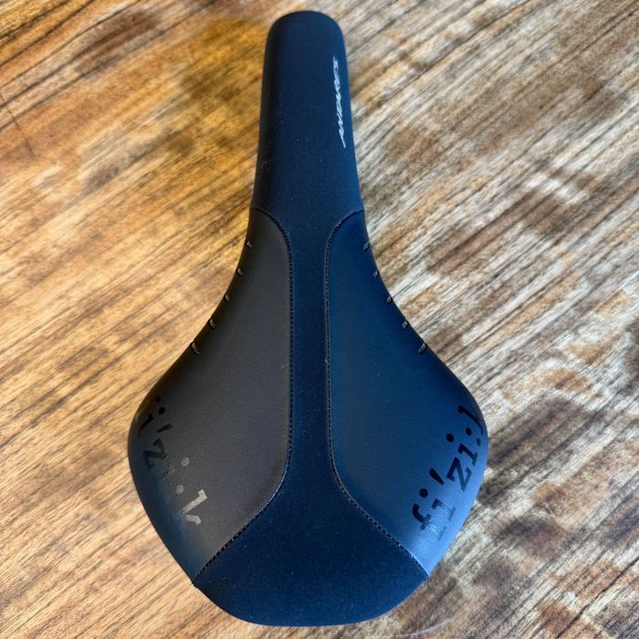Siodełko kolarskie Fizik R5, szer. 140 mm