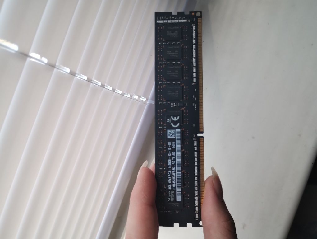 Оперативна пам'ять для пк SK Hynix 4Gb DDR3-1866 PC3-14900R (HMT451R7A
