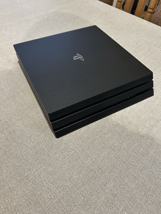 PlayStation пс приставка 4 Pro 1 ТБ + 2 джойстика + игры в подарок