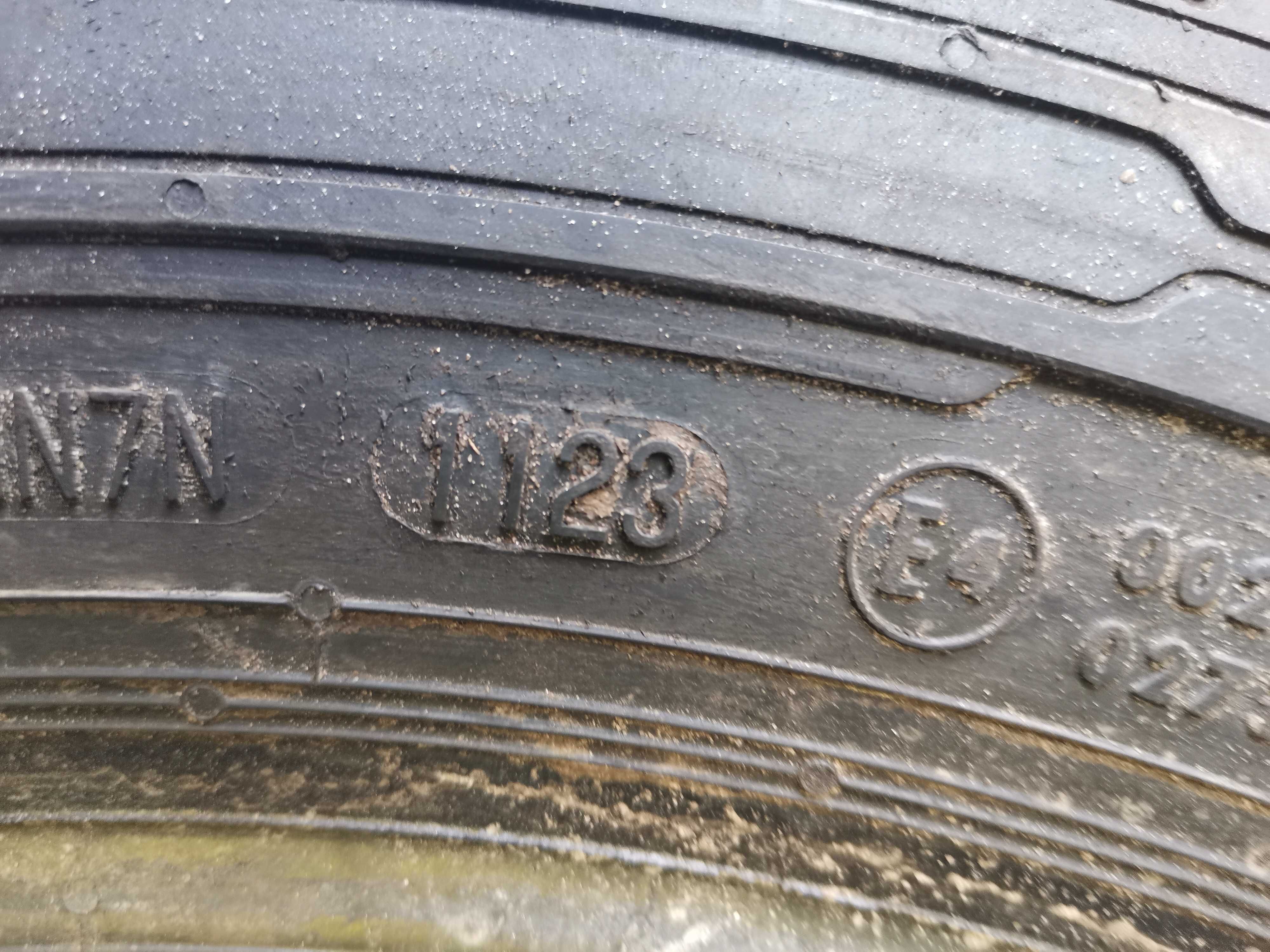 bus lato Continental 205/65/16C z 2023r 7.7mm 2szt