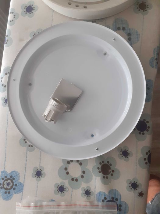 Stara plafoniera PRL-u