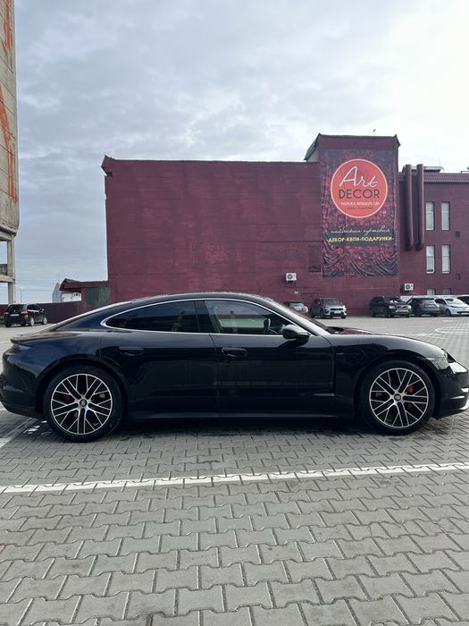 Porsche Taycan 4s 2021 року 571 к.с.