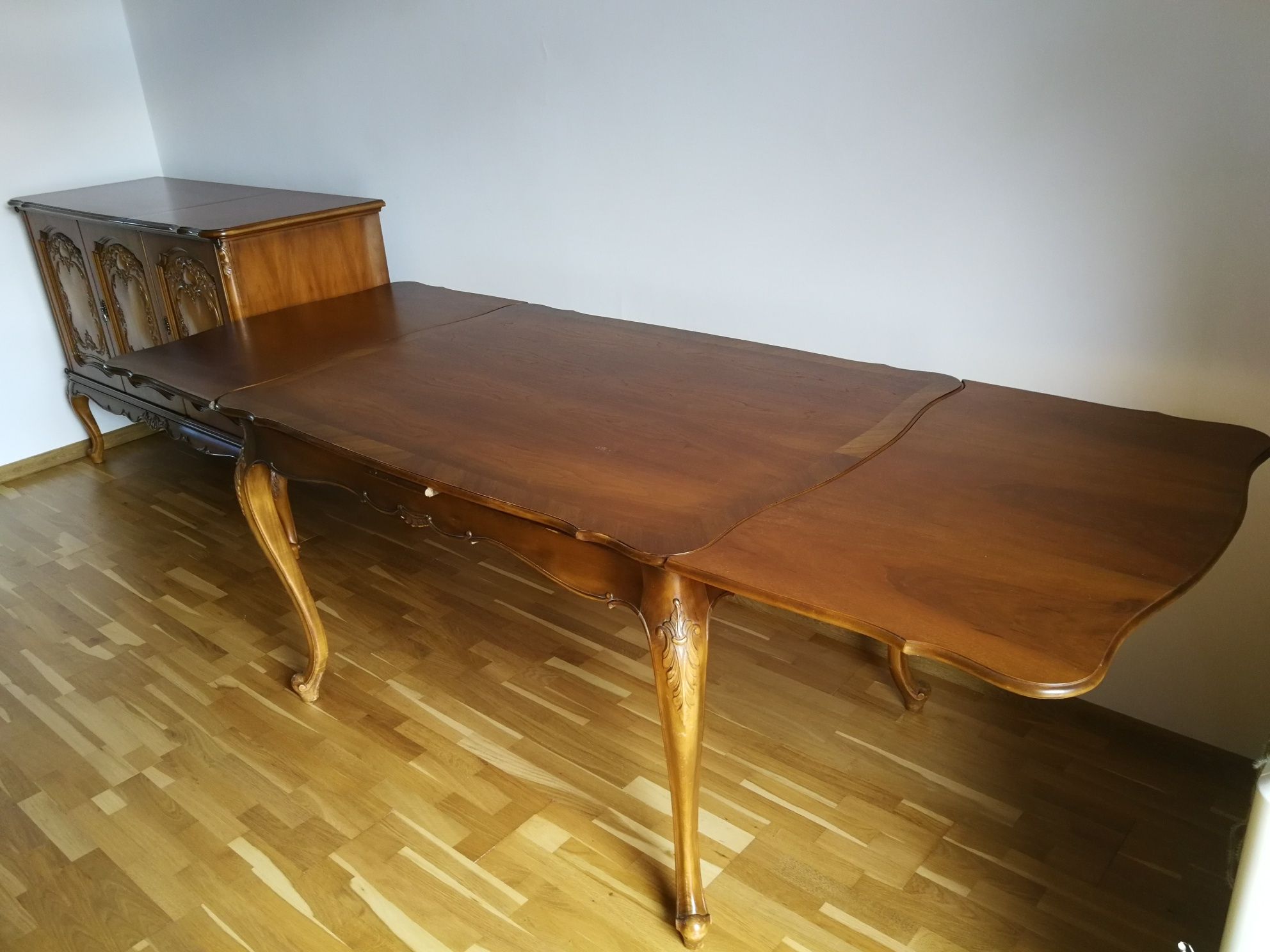 Duży rozkładany stół w stylu ludwik