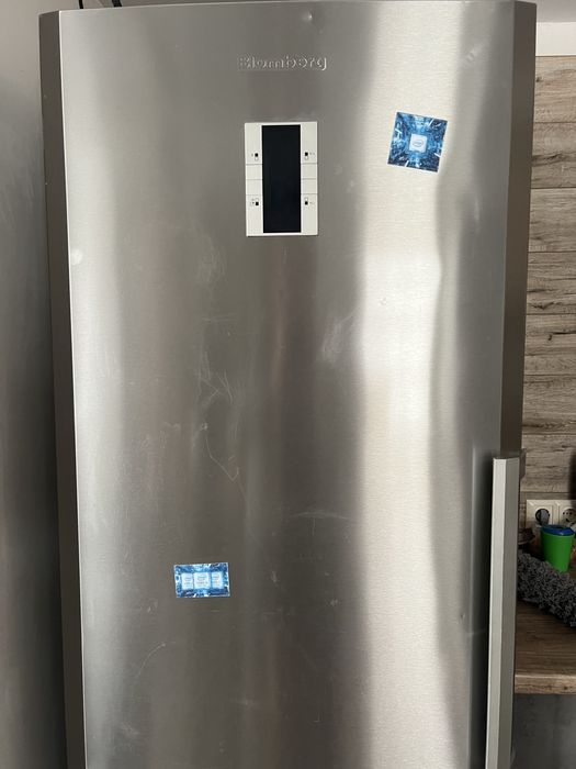 Холодильник Blomberg 190см згорілаелектроніка світиться але не морозит