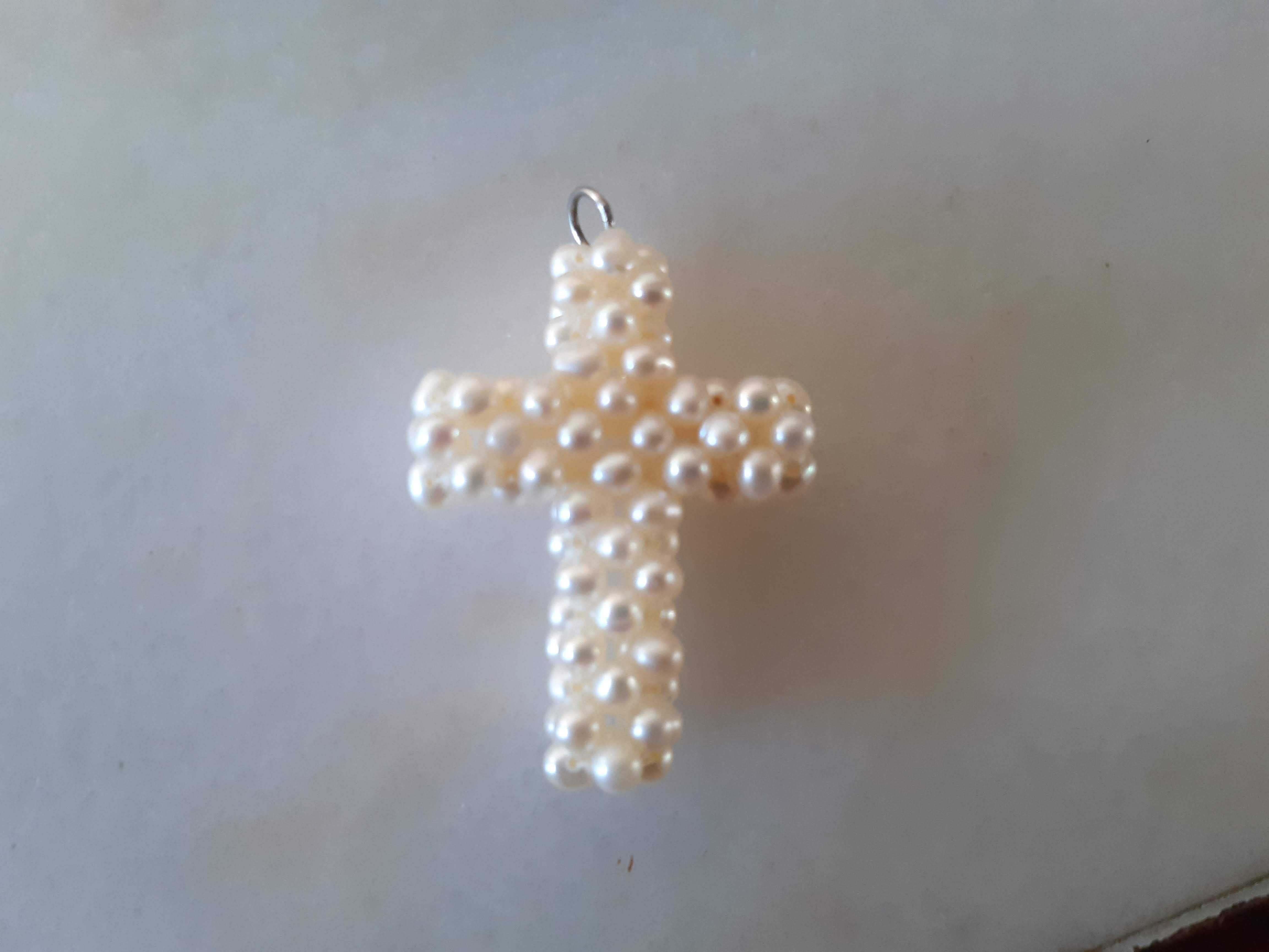 Crucifixo pendente pérolas e prata, NOVO