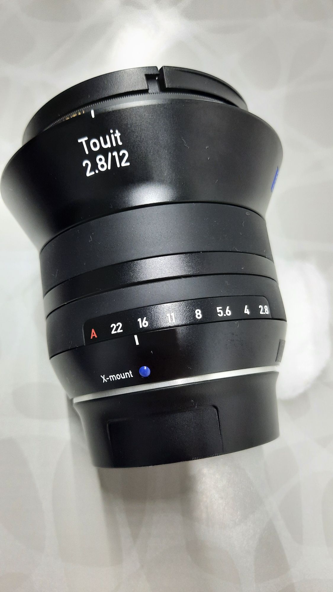 Ширококутний об'єктив Zeiss Touit 2.8/12 X-mount