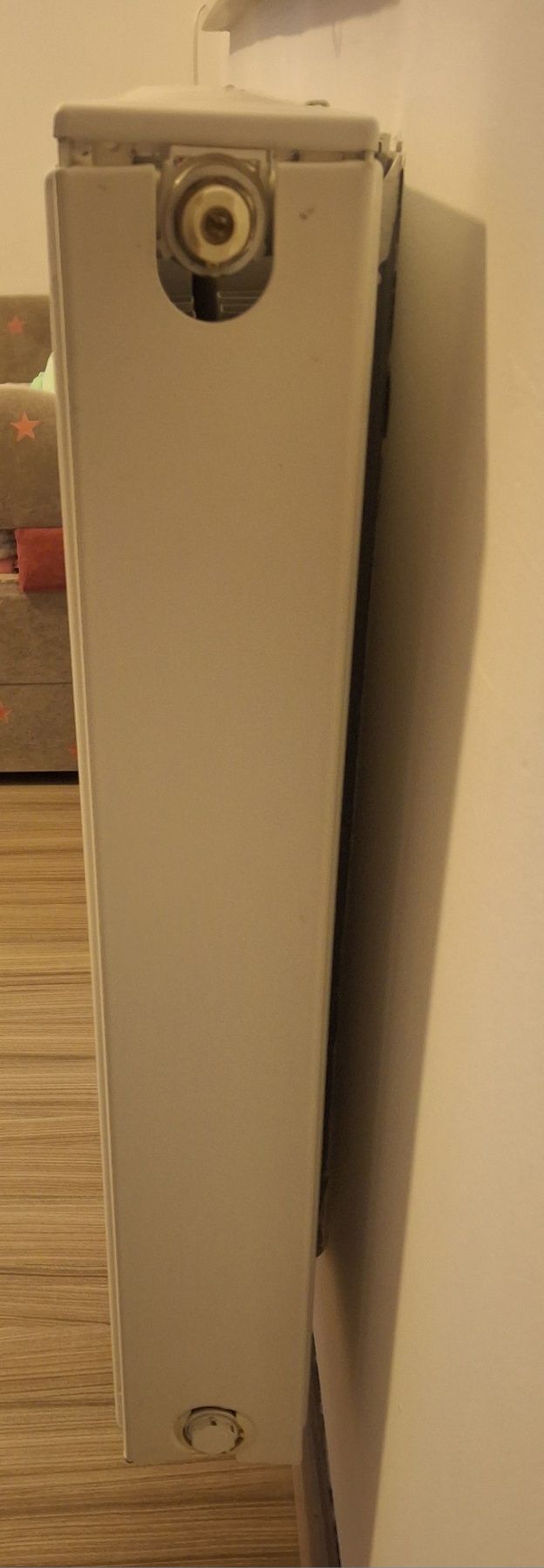 Grzejnik dwukomorowy 600x900 mm z termostatem i wieszakami