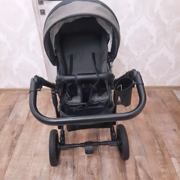 Дитяча коляска в ідеальному стані