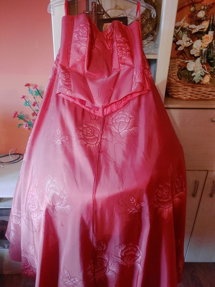 Czerwona sukienka brokat z koła róże gorset