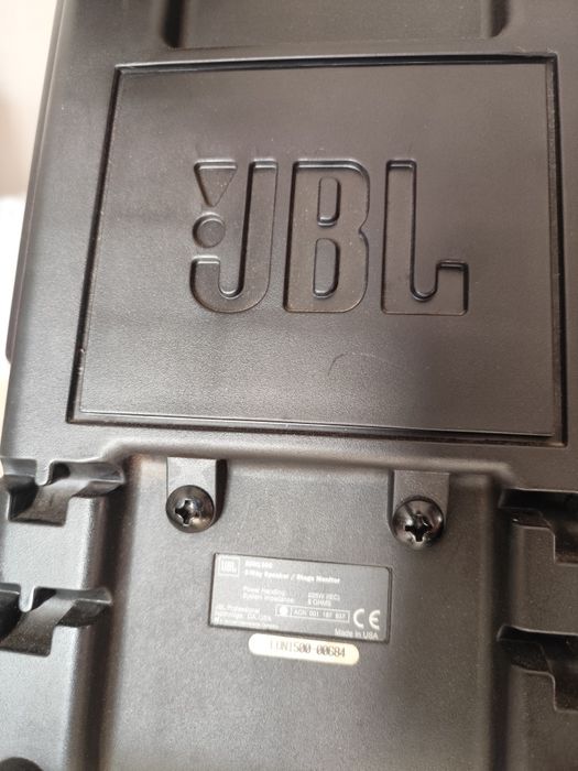 Colunas JBL e amplificador