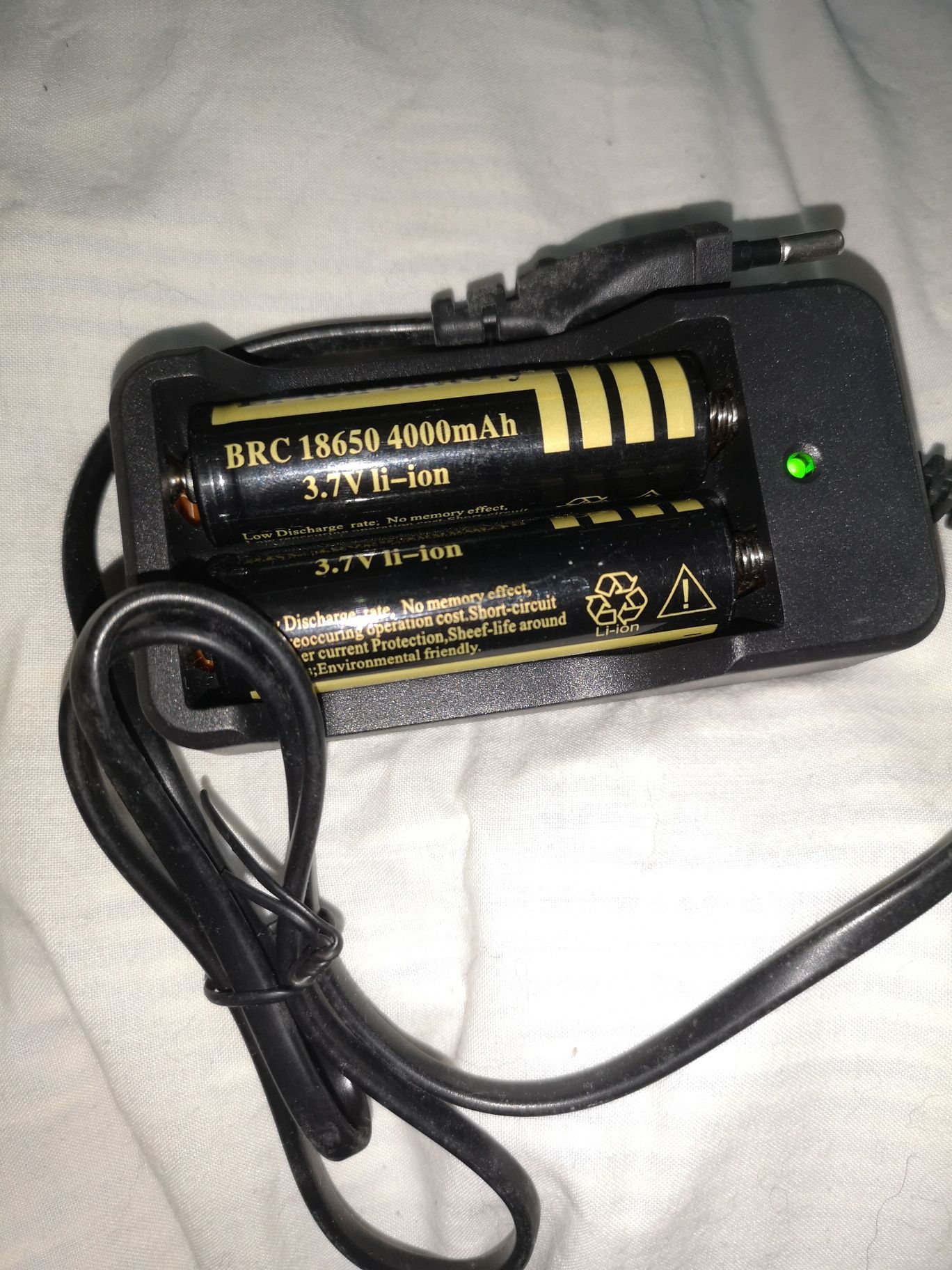 Carregador+pilhas 18650 3.7v 4000mAh