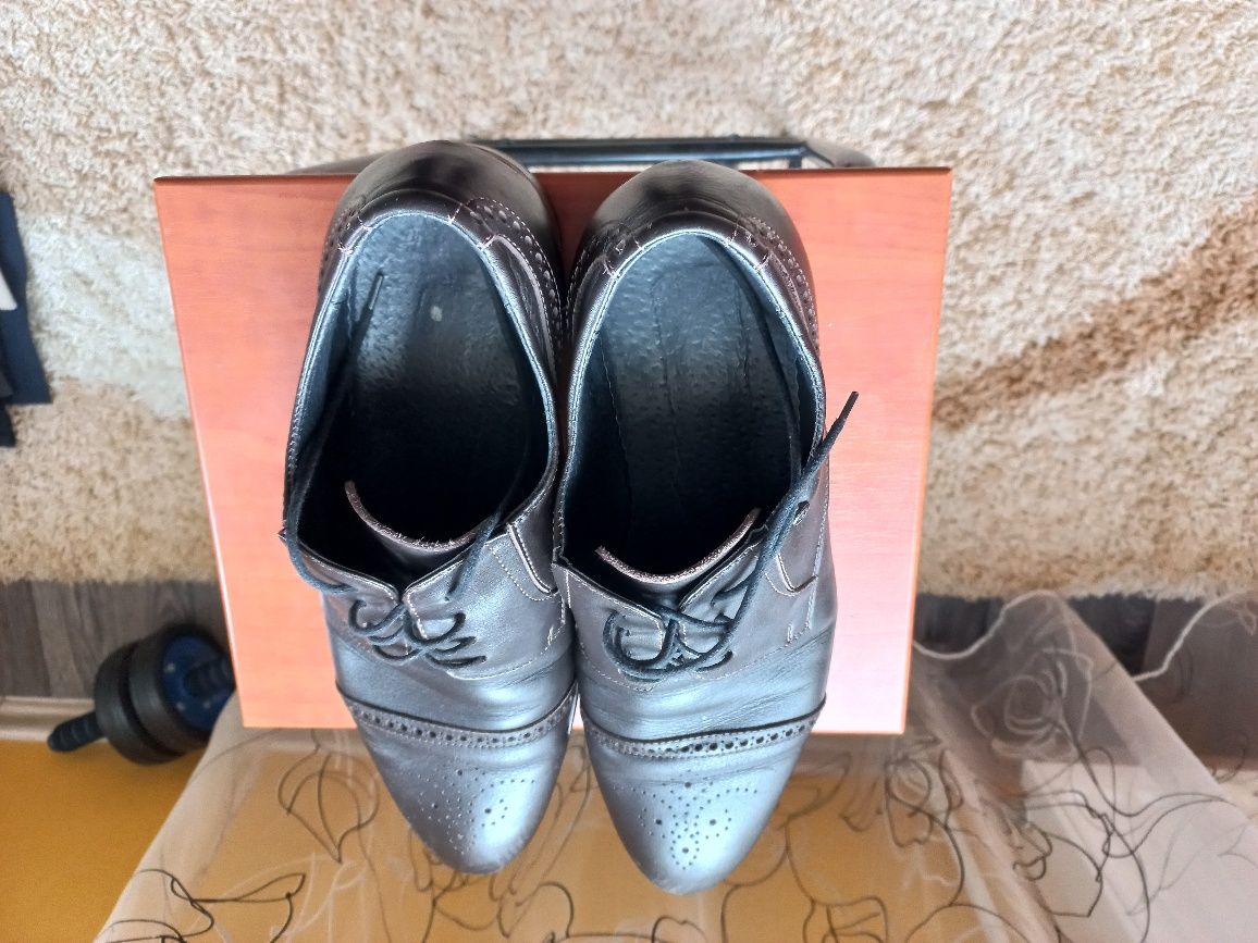 Продам туфлі brogue