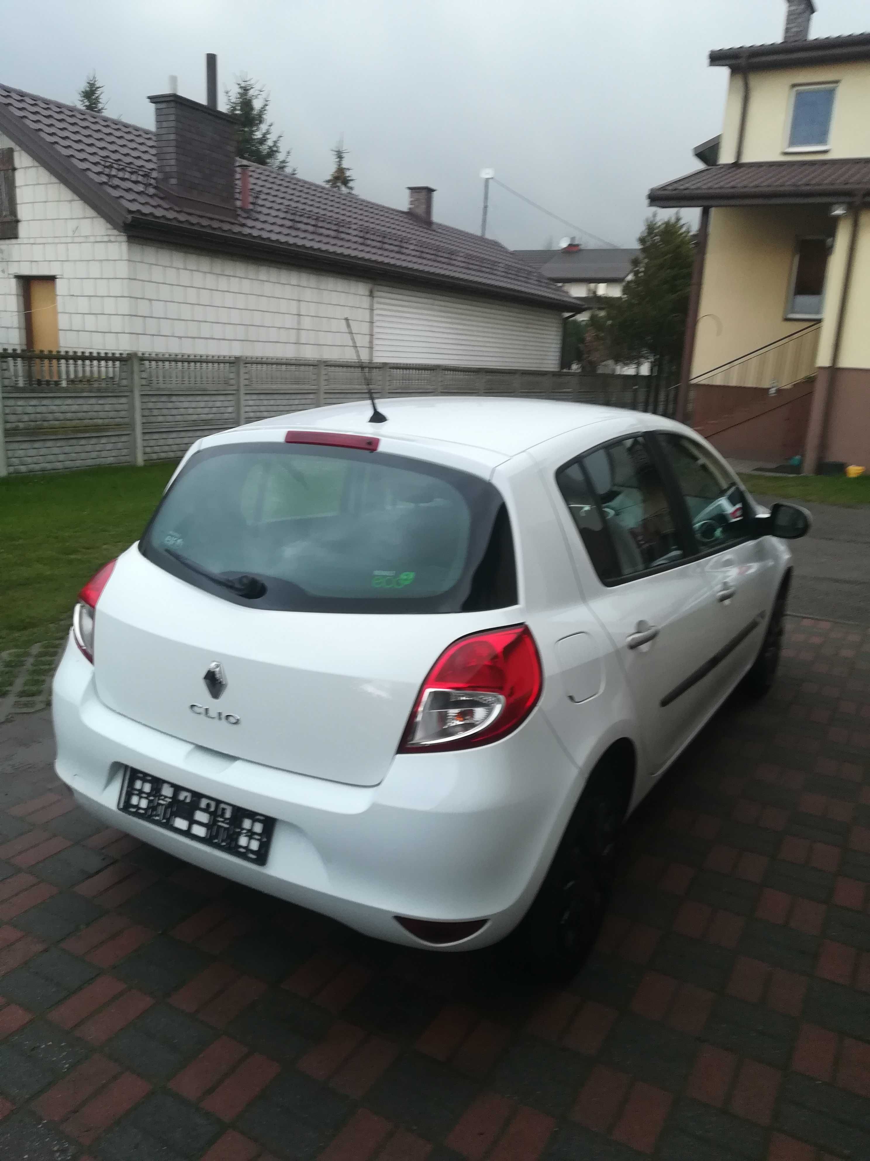 Renault Clio 1,2 benzyna 2011r