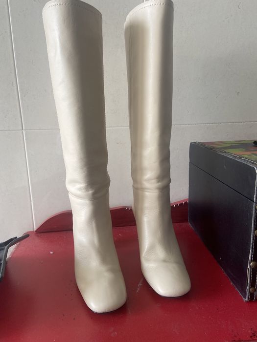 Botas em pele de cano alto