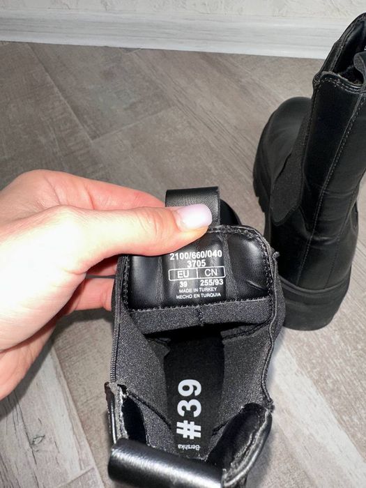 Чобітки жіночі, ботильйони  BERSHKA