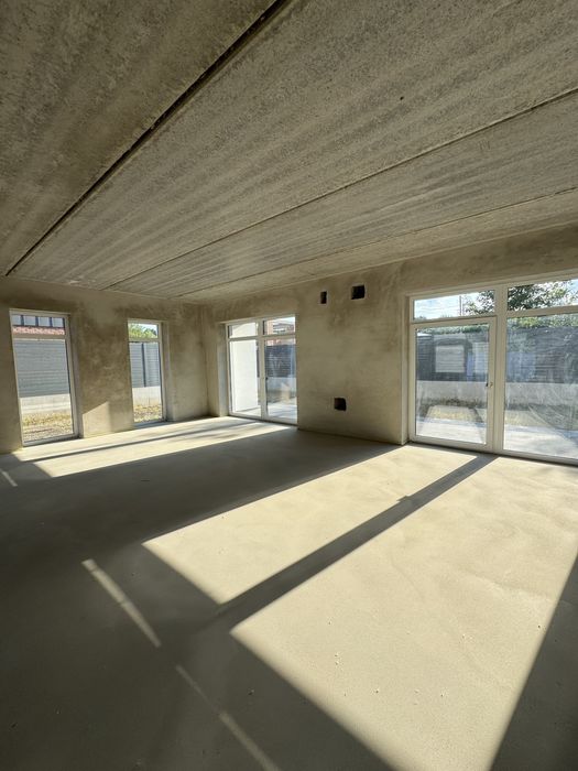 Продаж Сучасний будинок з гаражем с. Тарасове, Луцький р-н