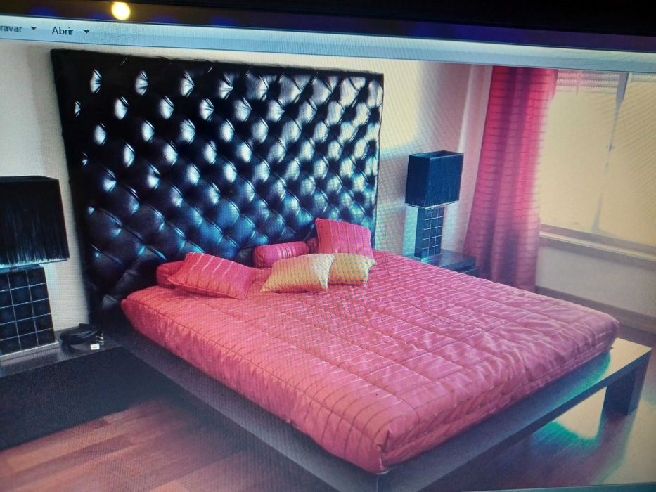 Cama de casal cabeceira em pele