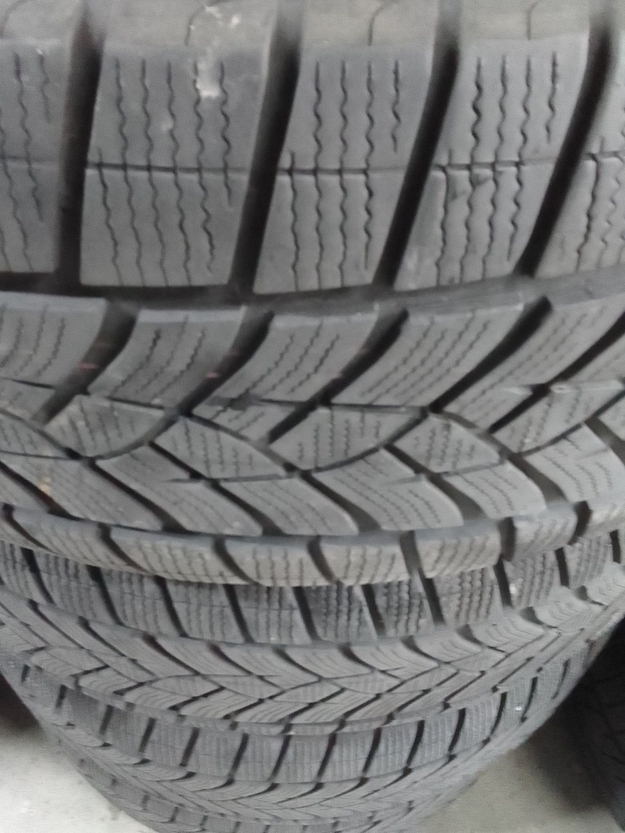 Cena za 4 Opony zimowe 255/55r20 GOODYEAR 2021r 6mm