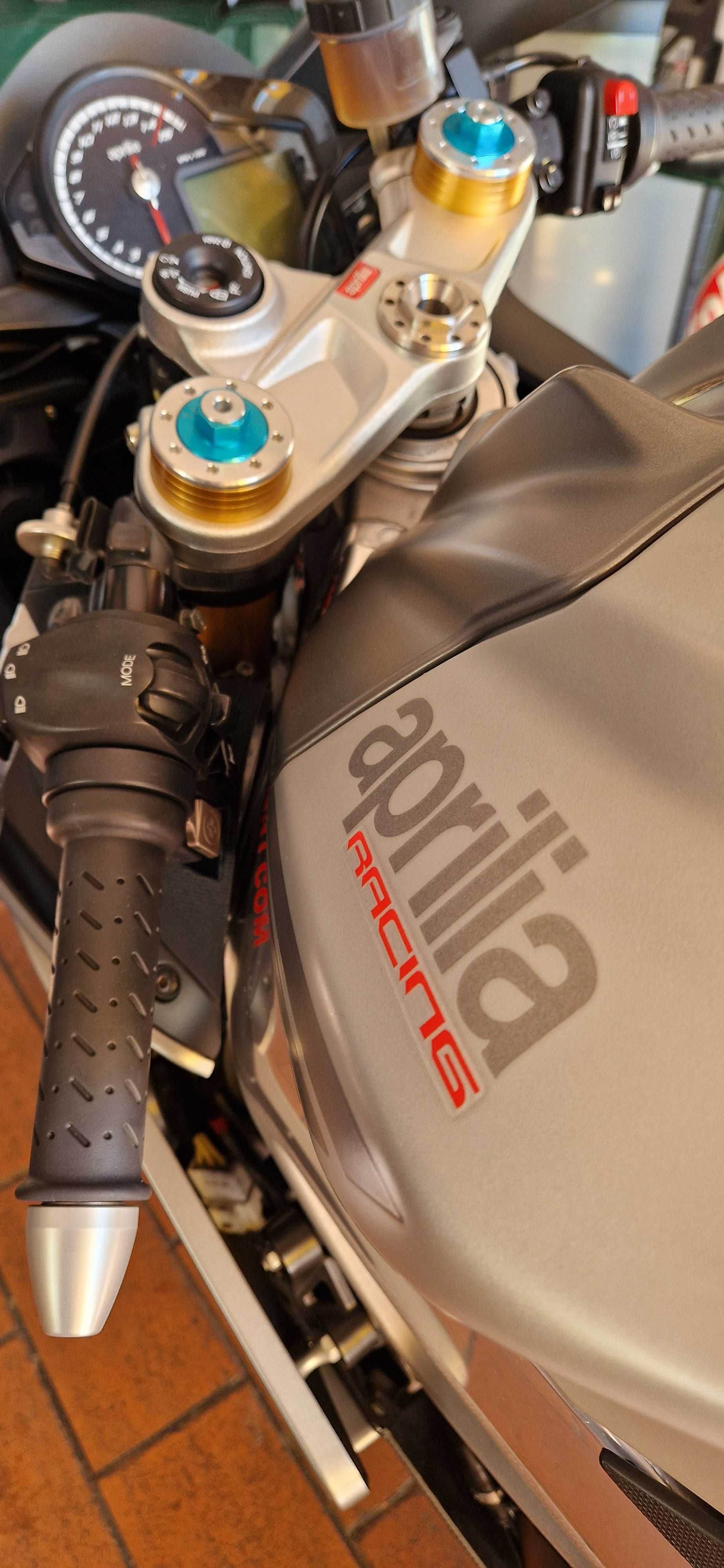 Aprilia RSV4 Race Pack