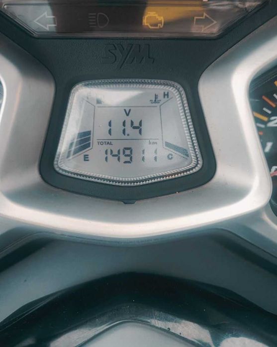 Cruisym 300 , revisão feita, pneus novos, top case