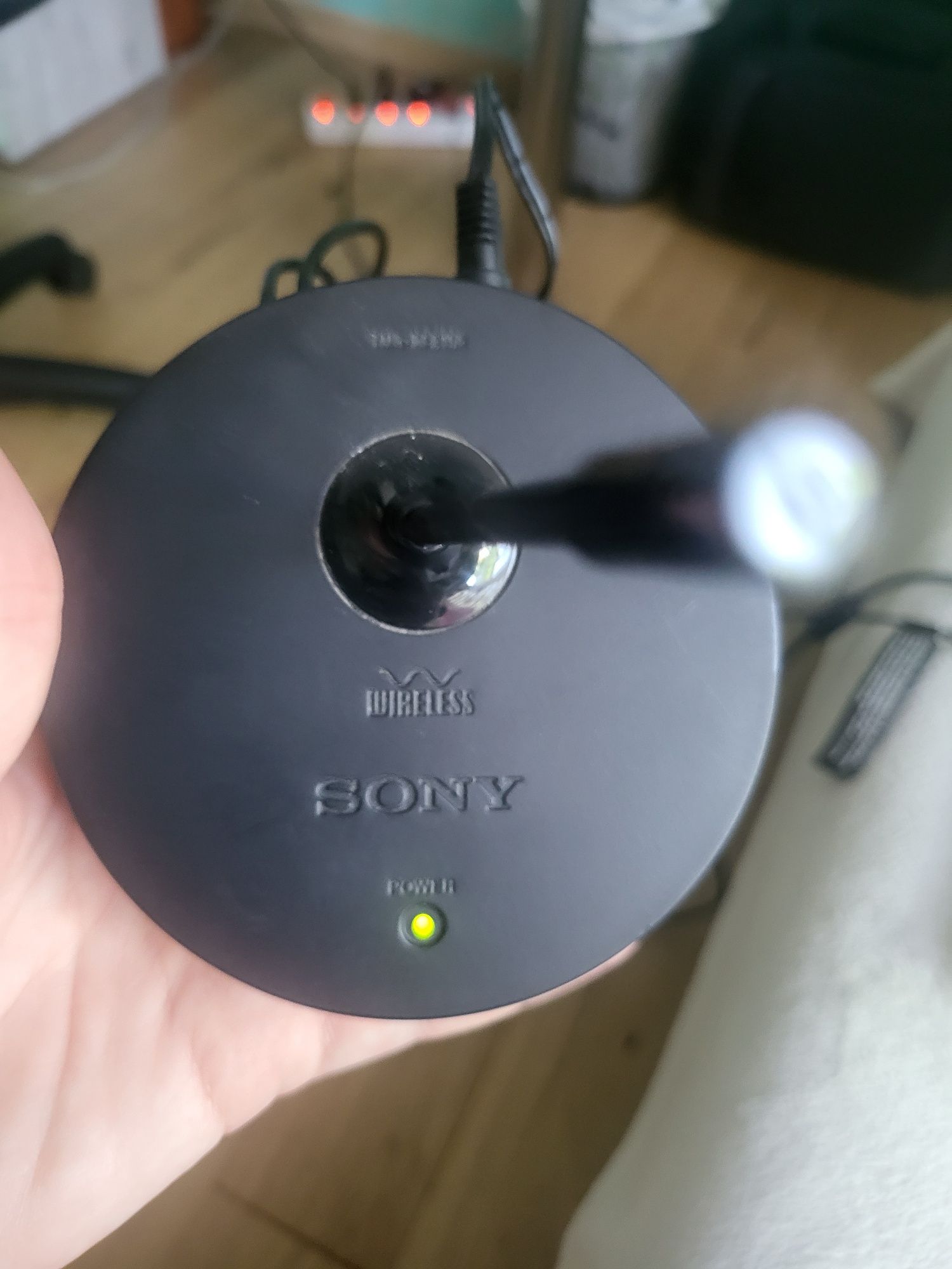 Słuchawki bezprzewodowe Sony TMR-RF810R ze stacją.