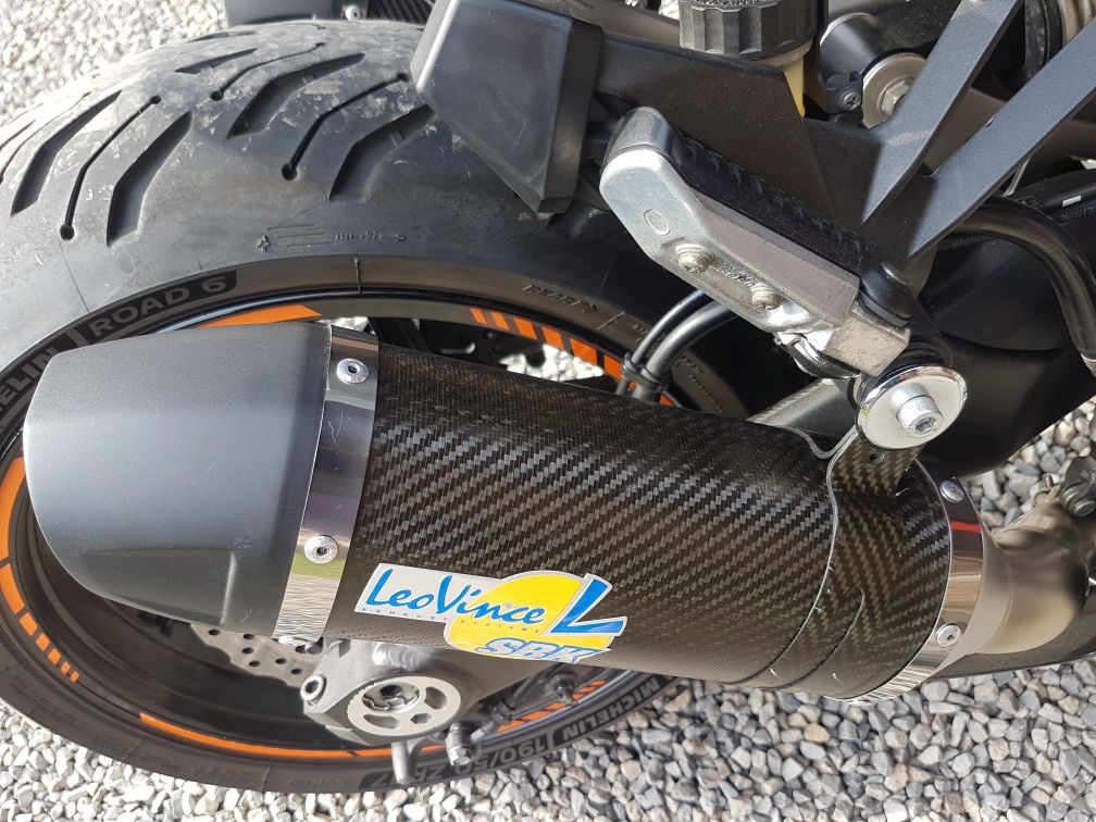 Kawasaki z 1000 sx tłumiki leovince.