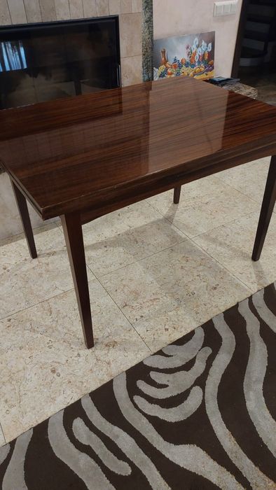 Стіл лакований розкладний