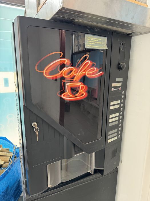 Automat do kawy i czekolady Nescafe Rheavendors