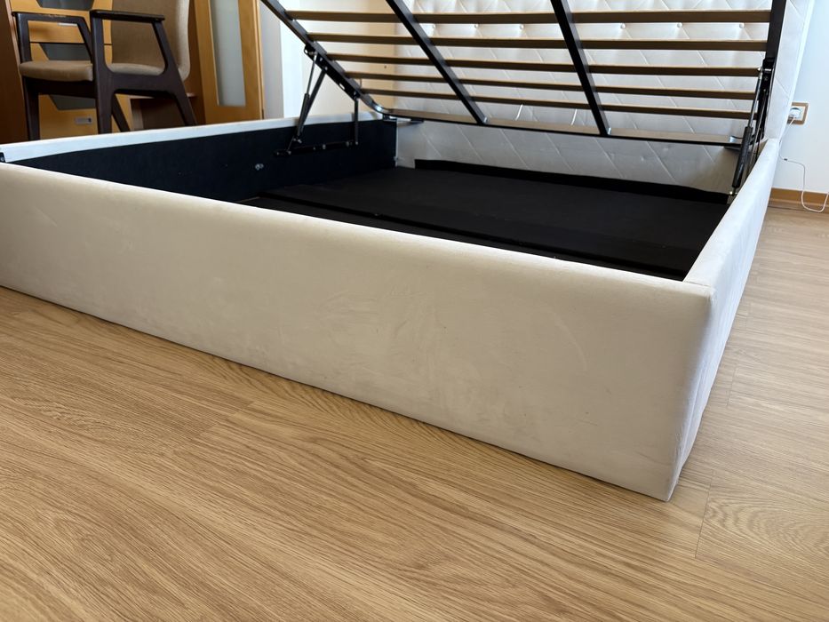 Cama 160x200 cm com sommier excelente para arrumação