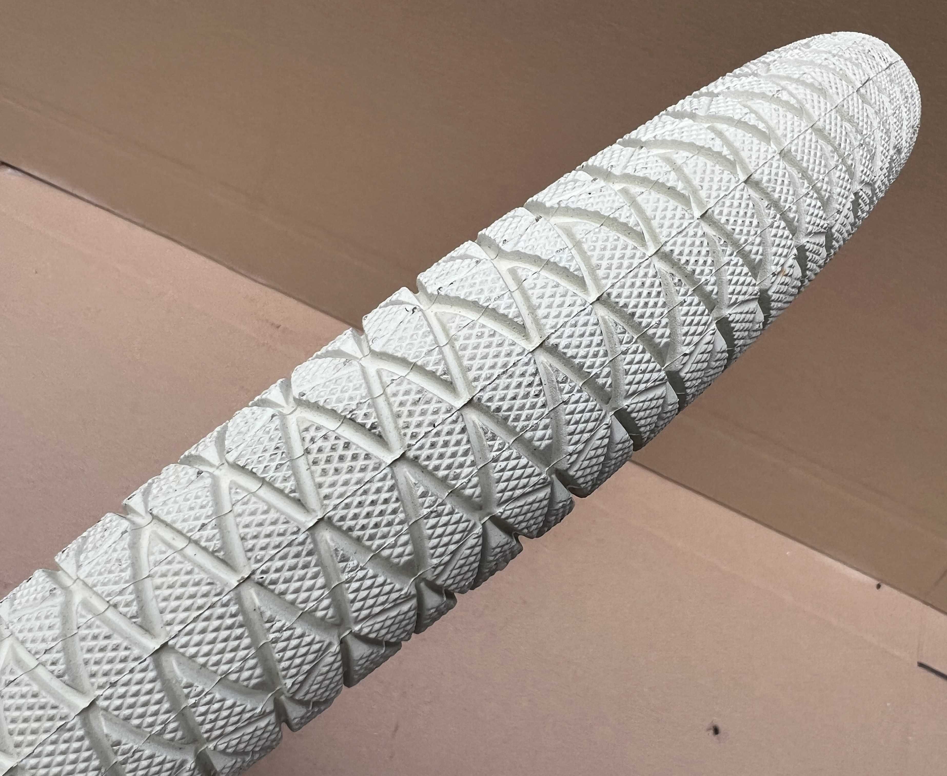 Opona QU-AX Luxus OnlyOne Monocykl 20x1,95" Biała 50-406 one4all 20"