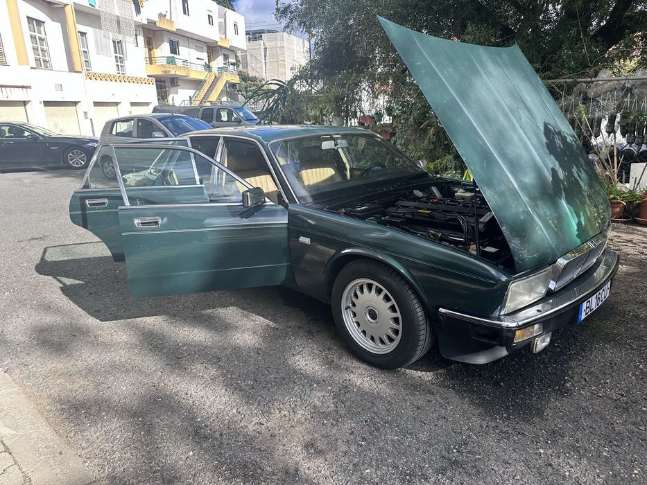 Jaguar sovering daimler xj40
