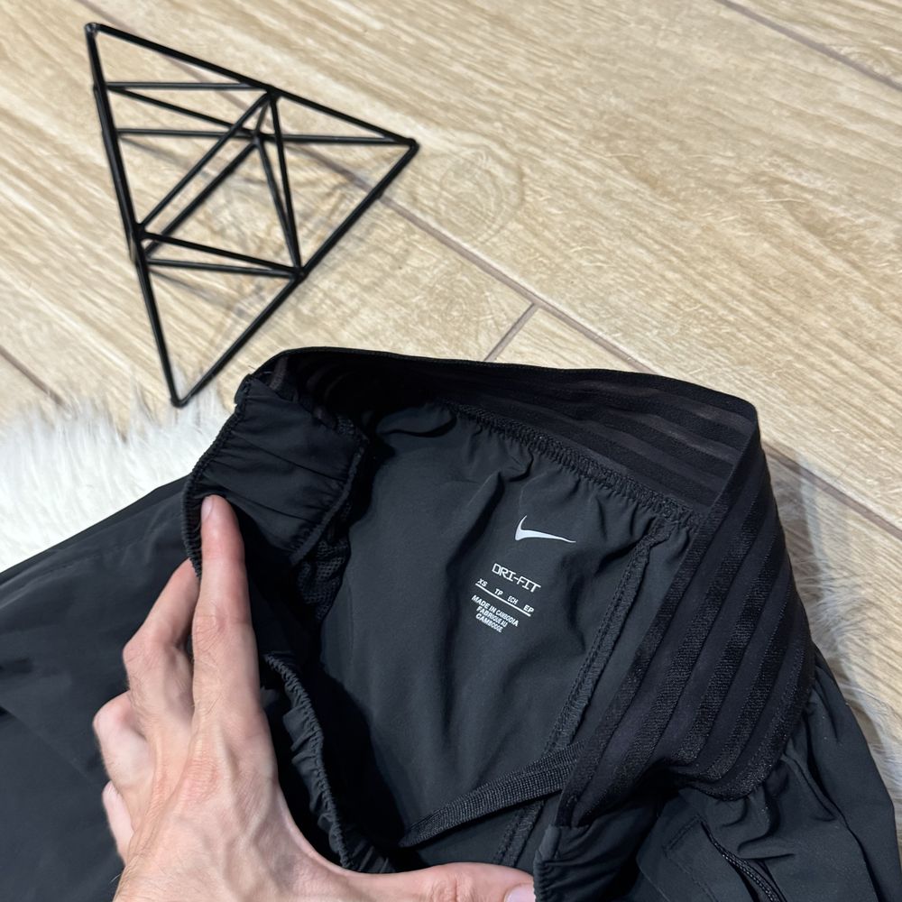 Легкі жіночі нейлонові спортивні штани nike xs оригінал