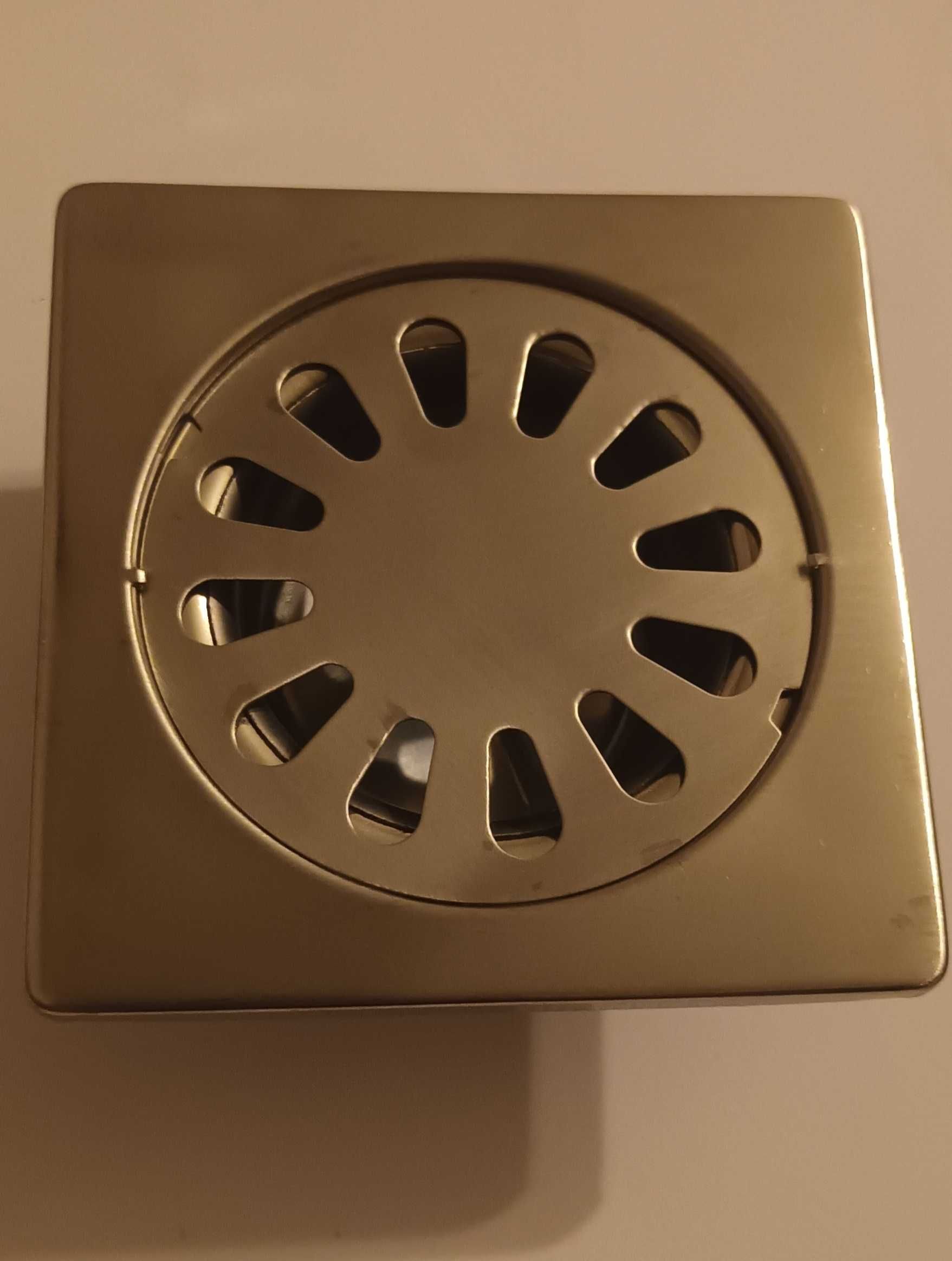 Kratka ściekowa odpływowa 10×10 metalowa