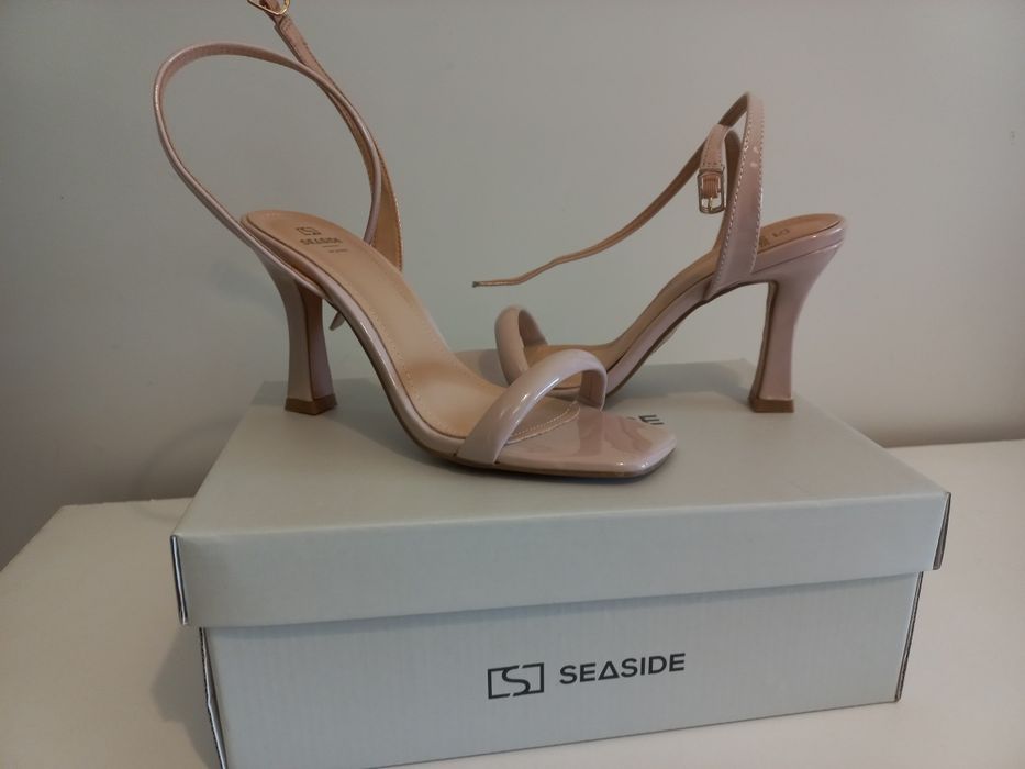 Vendo Sandálias nude