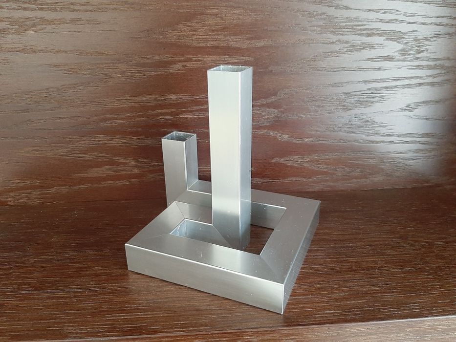 Nowoczesny design- metalowy świecznik firmy Ambiente