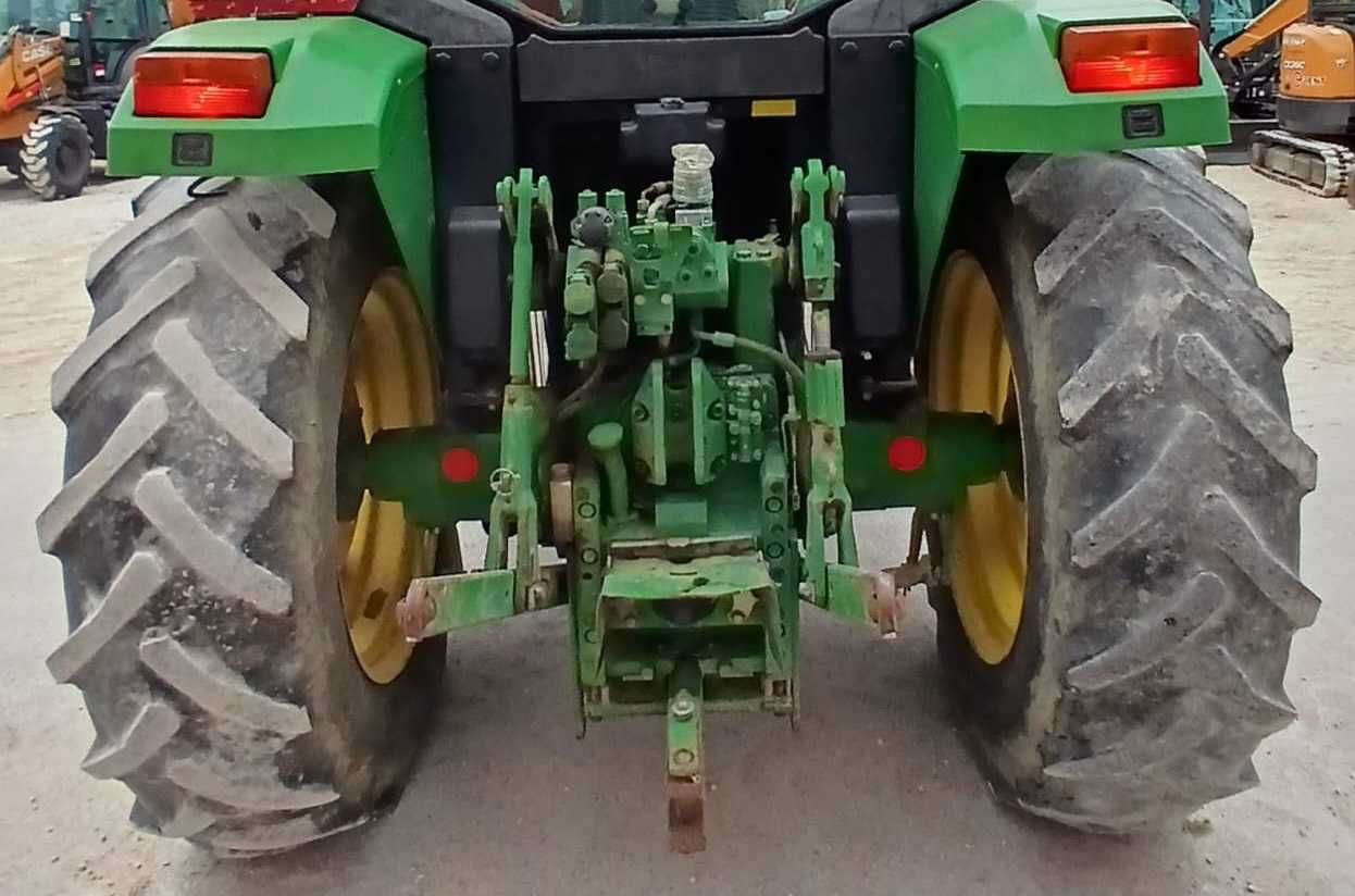 John Deere 6110 Trator com Carregador Frontal