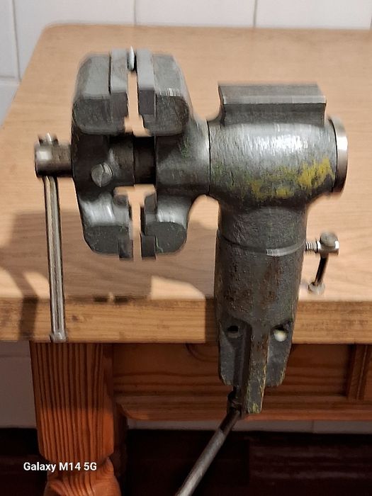 Тиски настольные,поворотные