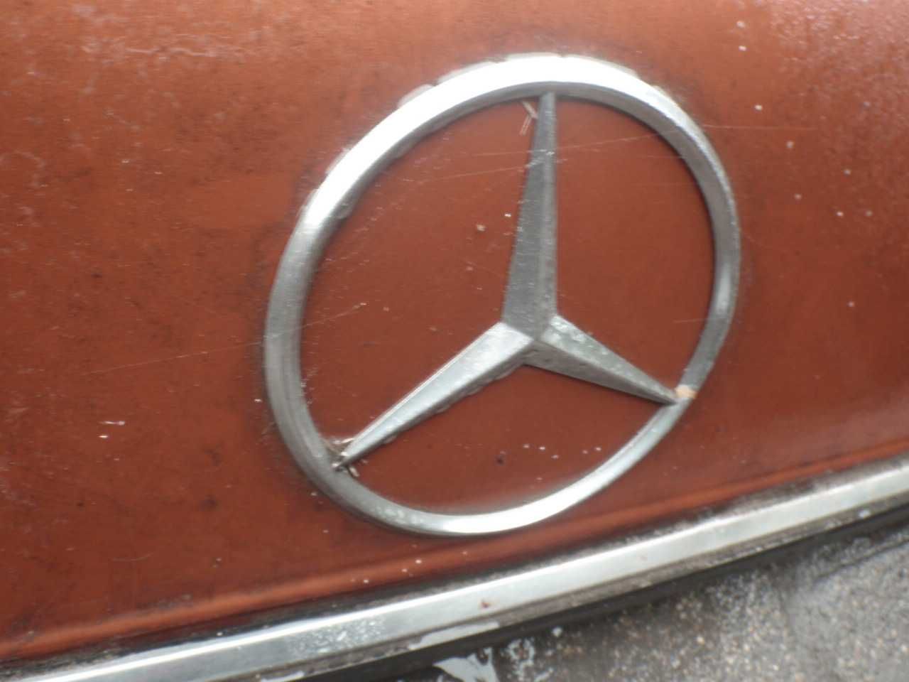 logo emblemat listwa tylna klapa mercedes w123 beczka