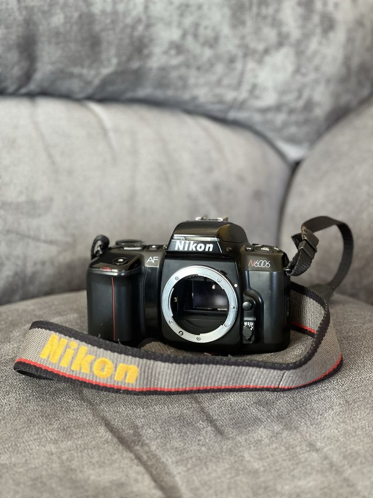 Плівковий фотоапарат Nikon N6006