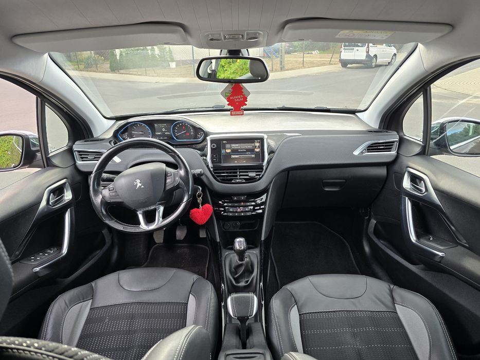 Peugeot 2008 1.2 2015r,Pure Tech,bezwypadkowy,półskóra,navi,full opcja