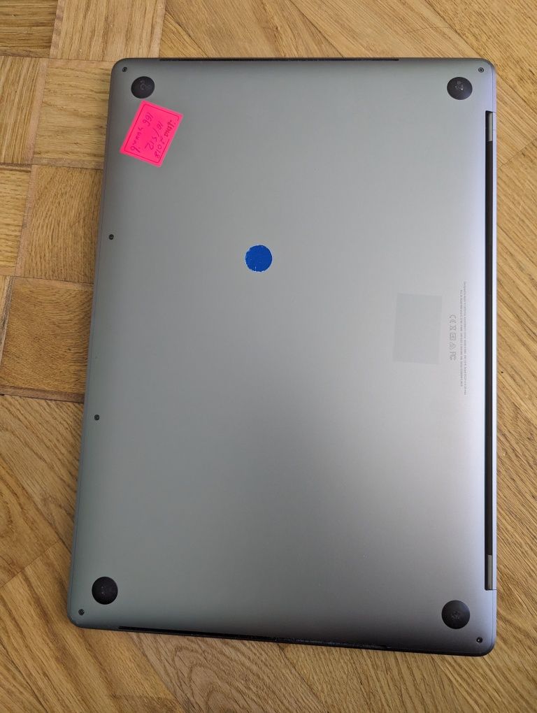 MacBook Pro 15", 2018, і7 (6 ядер), 16/512 ГБ, ідеал.