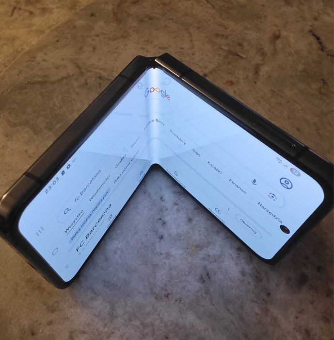 Samsung Galaxy Z Flip5 8/256 GB – stan bardzo dobry – 1550 zł