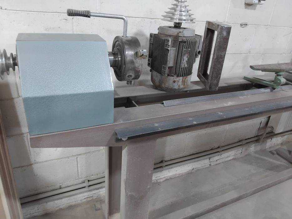 Токарний станок по дереву