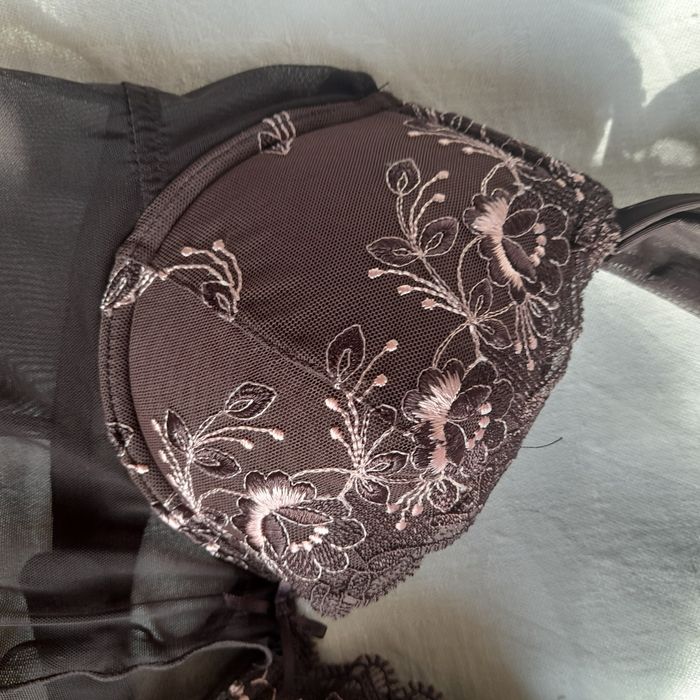 Пеньюар, пенюар  ..