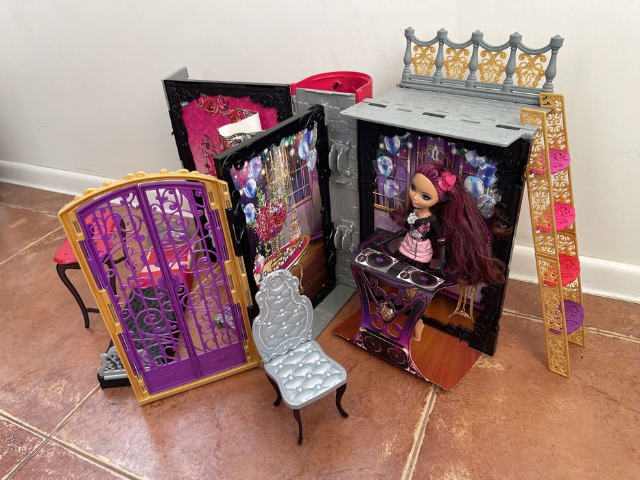 Ever After High Thronecoming Briar Beauty Doll and Set Евер Афтер Хай