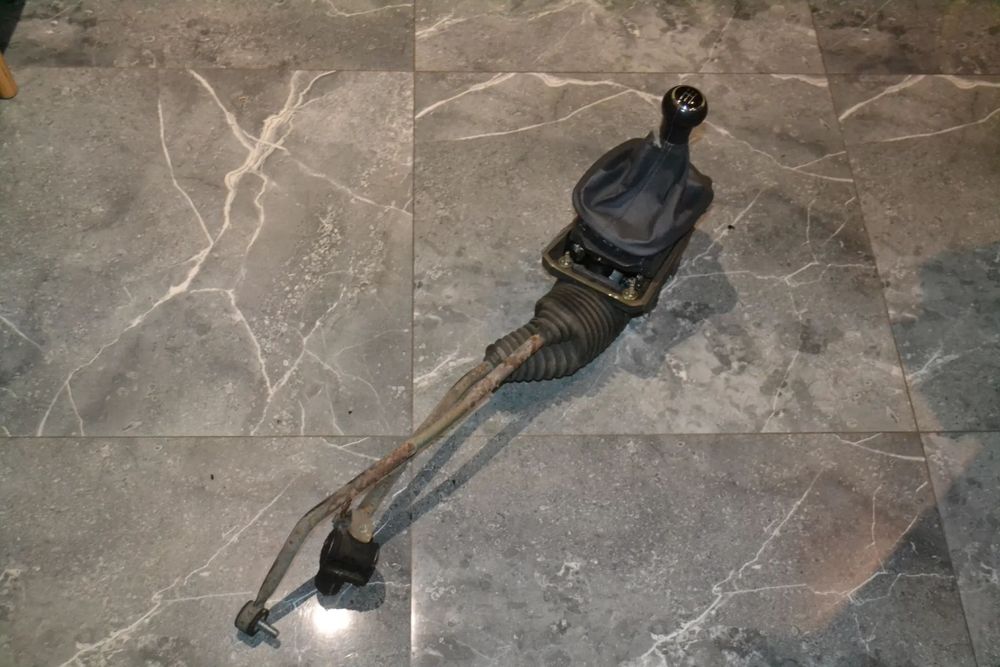 VW PASSAT B5 FL AUDI A4 B5 LIFT LEWAREK WYBIERAK DŹWIGNIA ZMIANY BIEGÓW 5 8D0711025AF