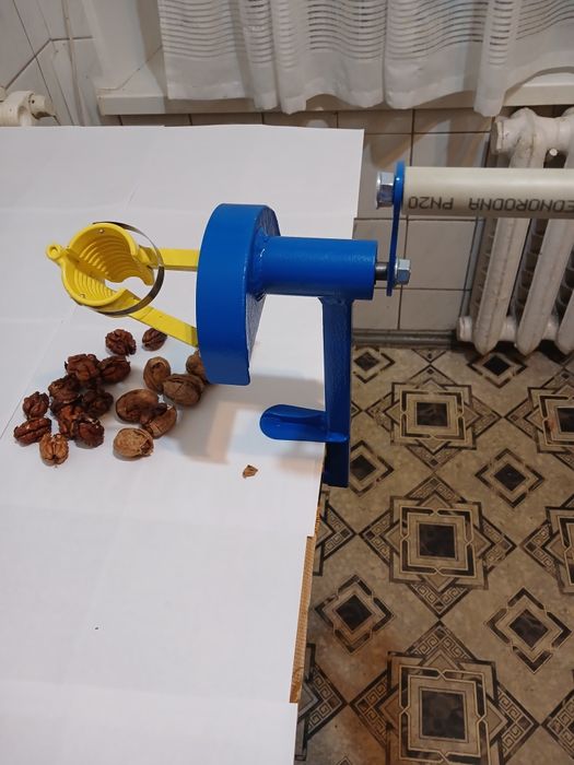 ГОРІХОКОЛ  бабочка сталь