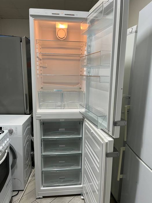 Холодильник Miele 2m,привезена з ЄС