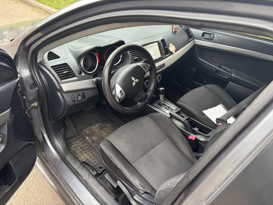 Продам лансер 10